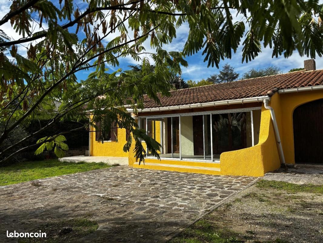 Maison 4 pièces 95 m² · aux Vans · 95 m² · 910 €/mois