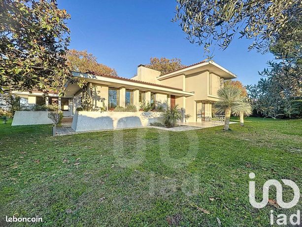 Maison 7 pièces 238 m²