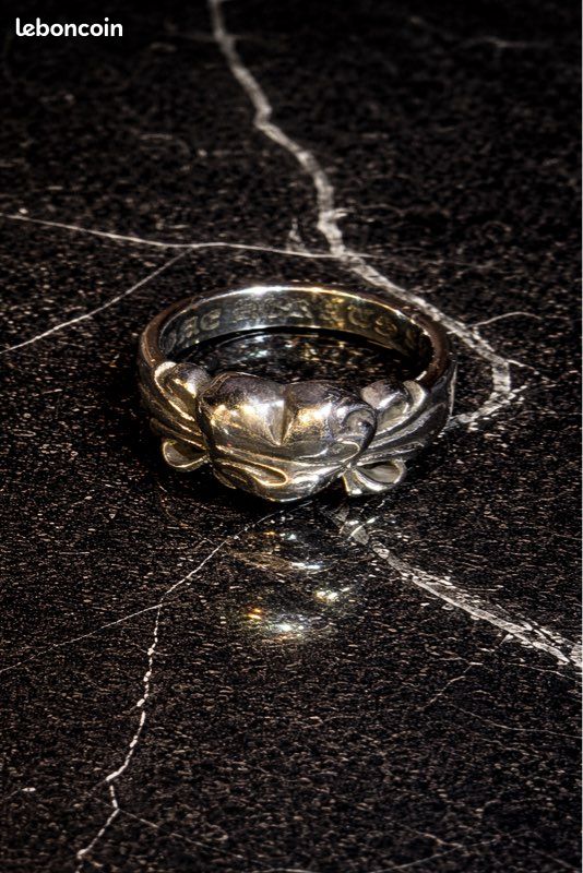 Sacred Heart Silver Ring - Gothic Jewelry (image 1)