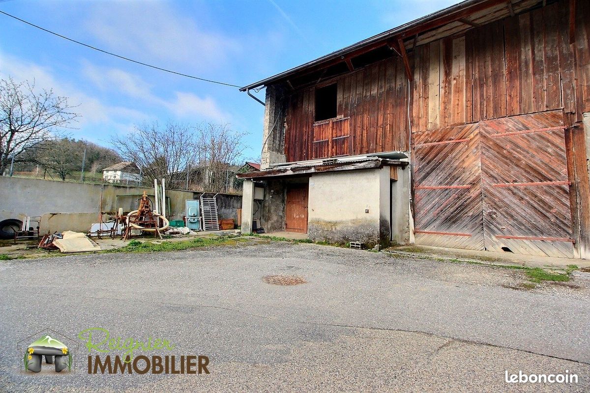 Maison 3 pièces 202 m² · à Reignier-Ésery · 202 m² · 180 000 €