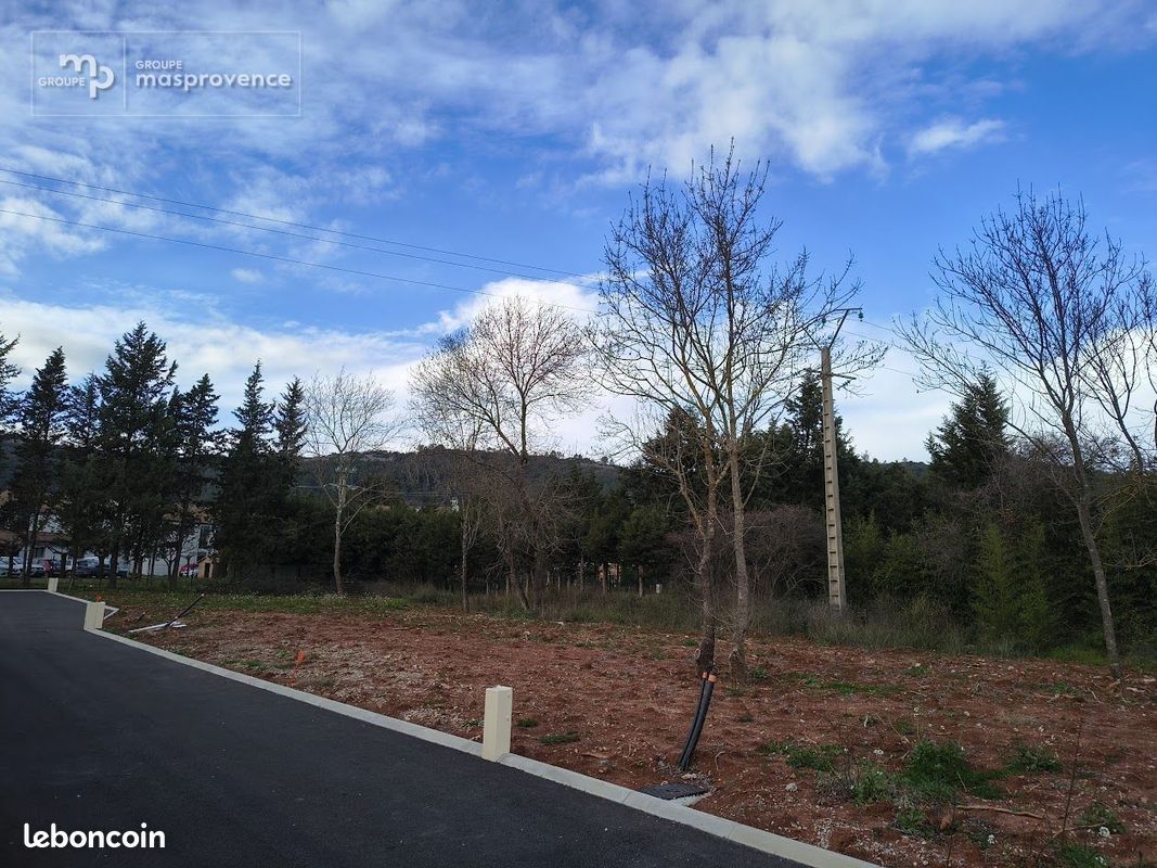 Terrain à bâtir de 300 m² à LE LUC (83) · 119 000 €