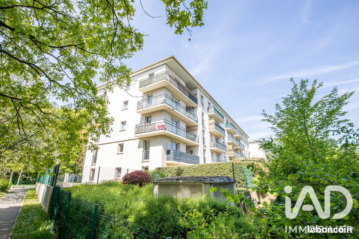 Appartement 4 pièces 68 m² · à Sainte-Geneviève-des-Bois · 68 m² · 240 000 €
