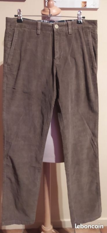 Pantalon marque " Hugo Boss" neuf marron taille 44 (image 1)