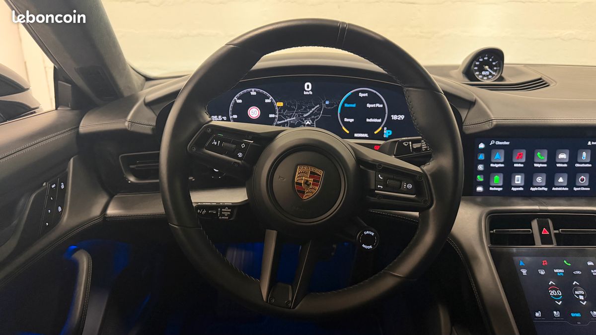 Porsche Taycan Turbo Sport Turismo / ROUE ARRIÈRES DIRECTRICES / SPORT CHRONO / PDCC / BOSE (image 4)