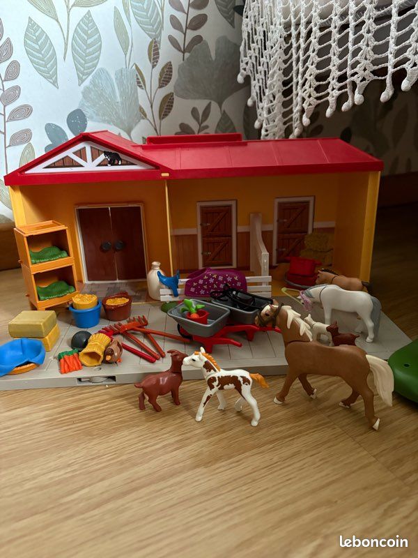 gros lot centre équestre avec + de 50 animaux playmobil (lot
