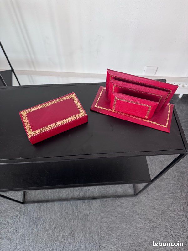 Ensemble de bureau vintage en simili cuir rouge – Porte-courrier + boîte vide-poches (image 1)