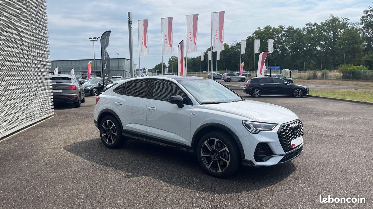 AUDI Q3 Sportback 45 TFSIe 245 ch S tronic 6 S line (image 7)