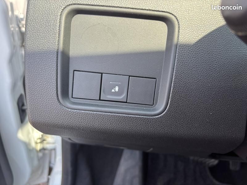 Dacia Duster 1.3 TCe 150ch FAP Confort 4x2 EDC (image 13)
