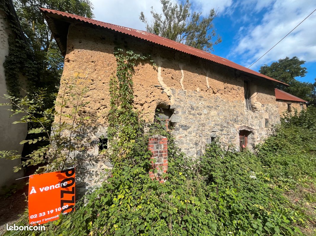 Terrain agricole et ancien pressoir · à Saint-Sauveur-Villages · 15 600 €