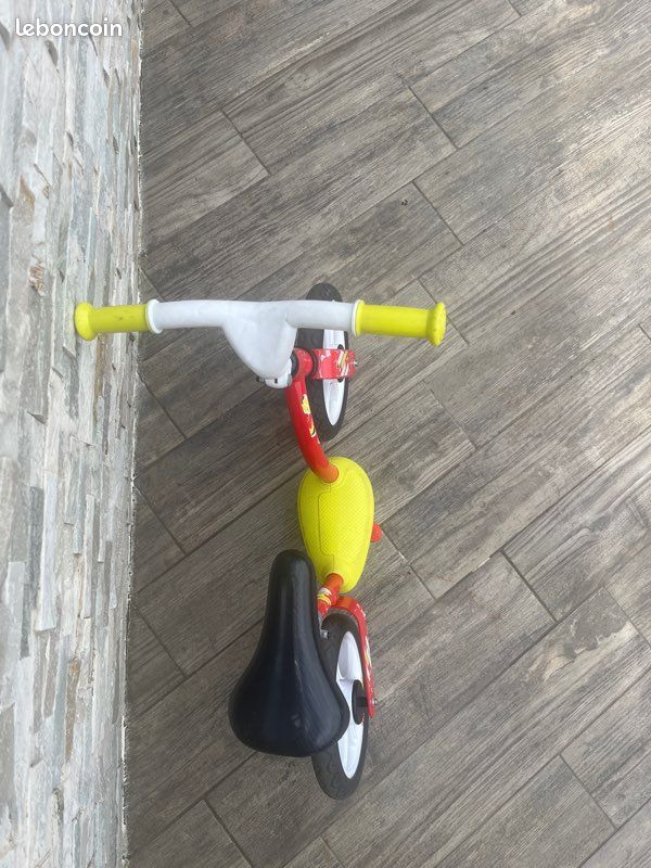 Vélo sans pédales bébé jaune et rouge – bon état (image 3)