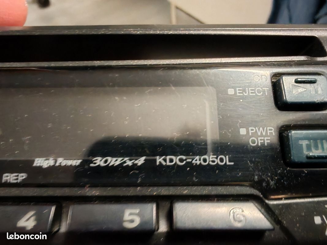Façade Kenwood KDC-4050L avec boitier (image 3)