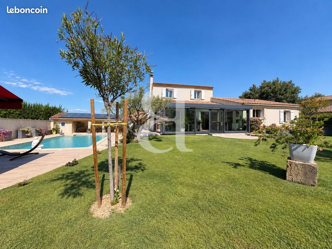 Maison 5 pièces 204 m² · à L'Isle-sur-la-Sorgue · 204 m² · 675 000 €