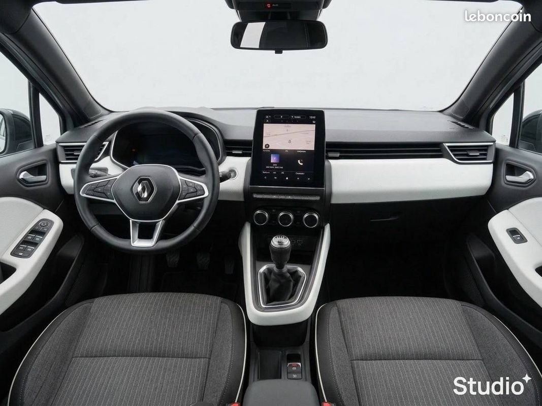 RENAULT Clio TCe 90 Techno (image 7)