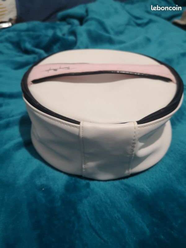 Trousse De Maquillage Thierry Mugler - Couleur Argenté Brillant, Dimensions 24x15x5 Cm, Neuve