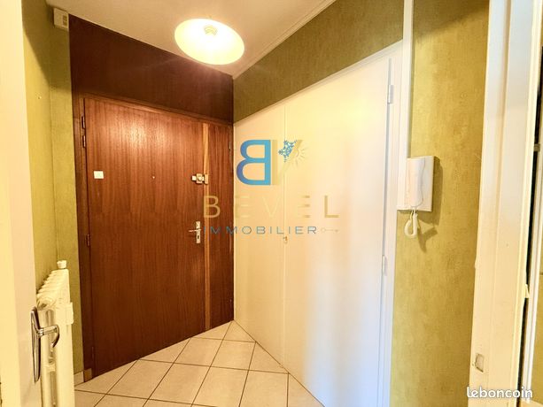 https://img.leboncoin.fr/api/v1/lbcpb1/images/0d/b7/01/0db7011fc3ee918ab529095458bd9d60077ef68e.jpg?rule=ad-image