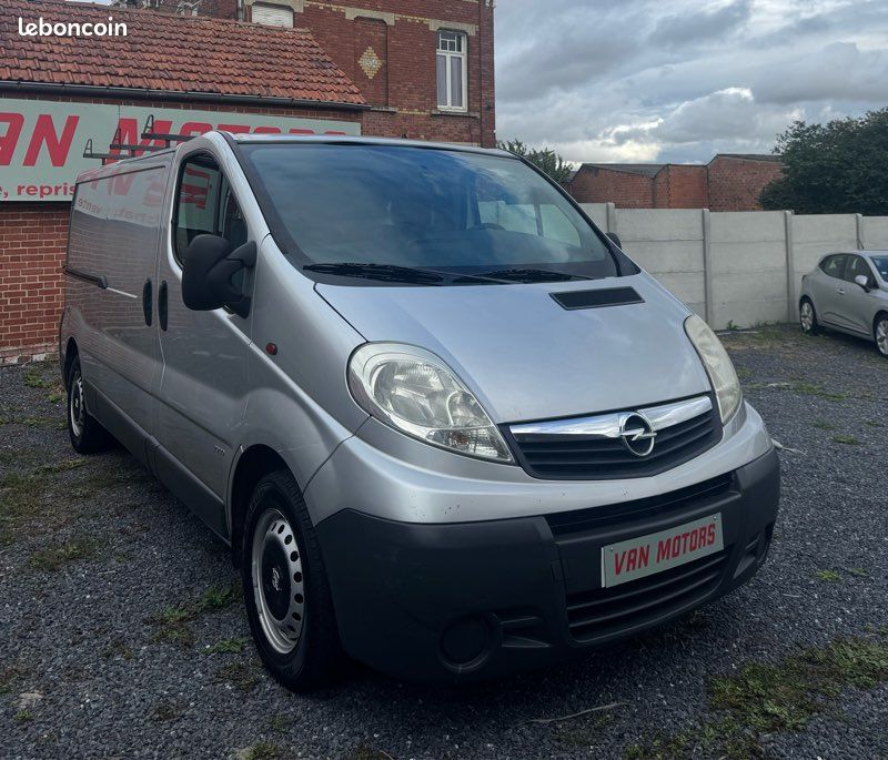 ⭐ Opel Vivaro L2H1 – 2.0 CDTI 115 ch – Climatisation – Attelage – 135 000 km – Révisé & Garanti ⭐ (image 2)