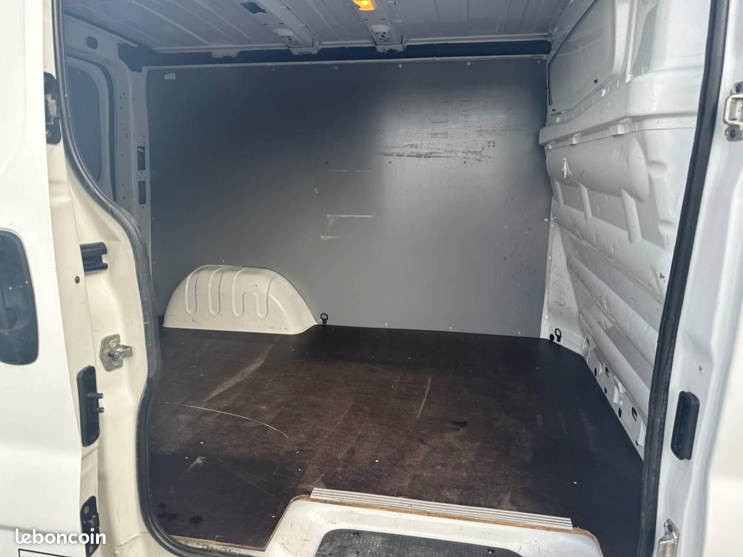 Renault Trafic 2.0 DCI 115ch - 8825HT (image 2)