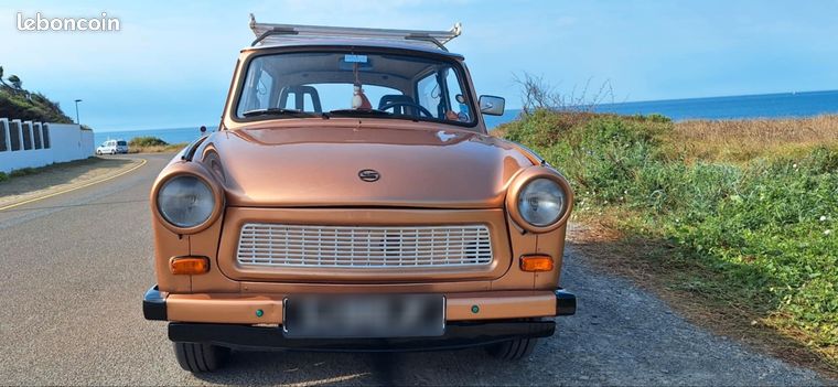 Lot De 2 Petites Voitures : VW Combi + Trabant échelle 1:43 | Miniatures Occasion