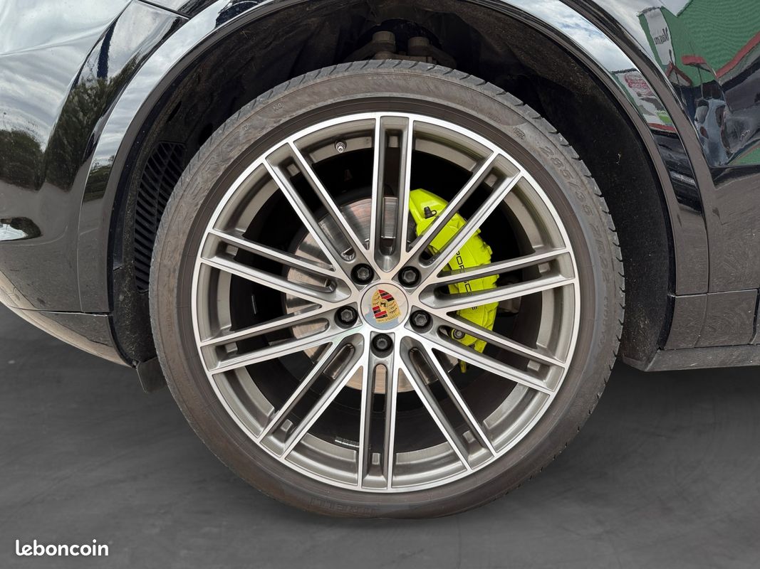 PORSCHE CAYENNE 3.0 V6 E-HYBRID COUPE - 340Ch - Toit ouvrant Pack Chrono Siège 18 positions Garantie 12 mois (image 17)