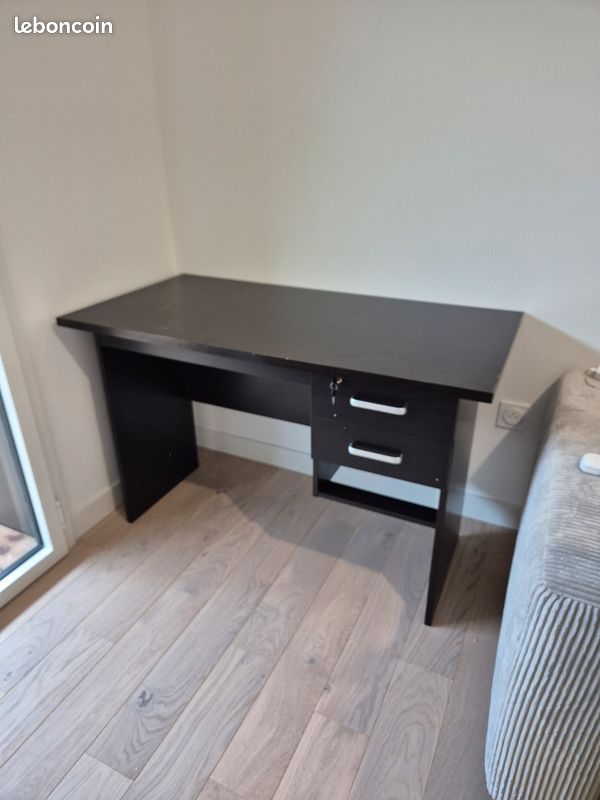 Bureau (image 2)