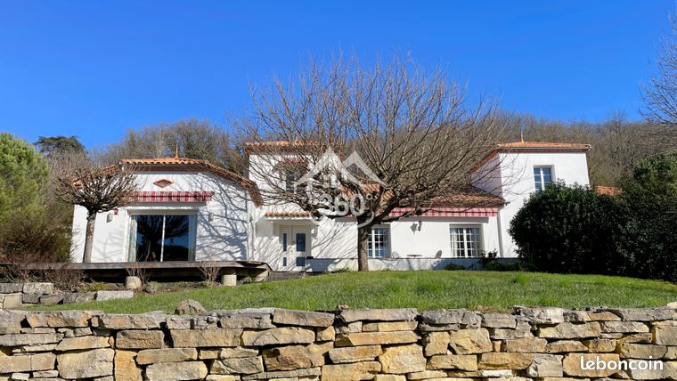 Maison 6 pièces 275 m²