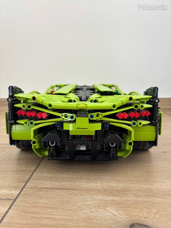 LEGO Technic Lamborghini Sián FKP 37 (image 6)