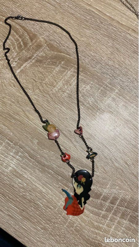 Collier en émail (image 1)
