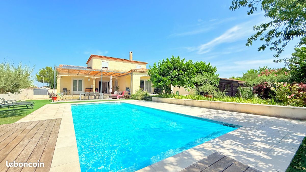 Maison 6 pièces 151 m² · à Saint-Théodorit · 151 m² · 415 000 €