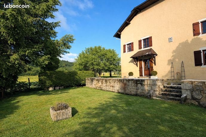 Maison 10 pièces 233 m²