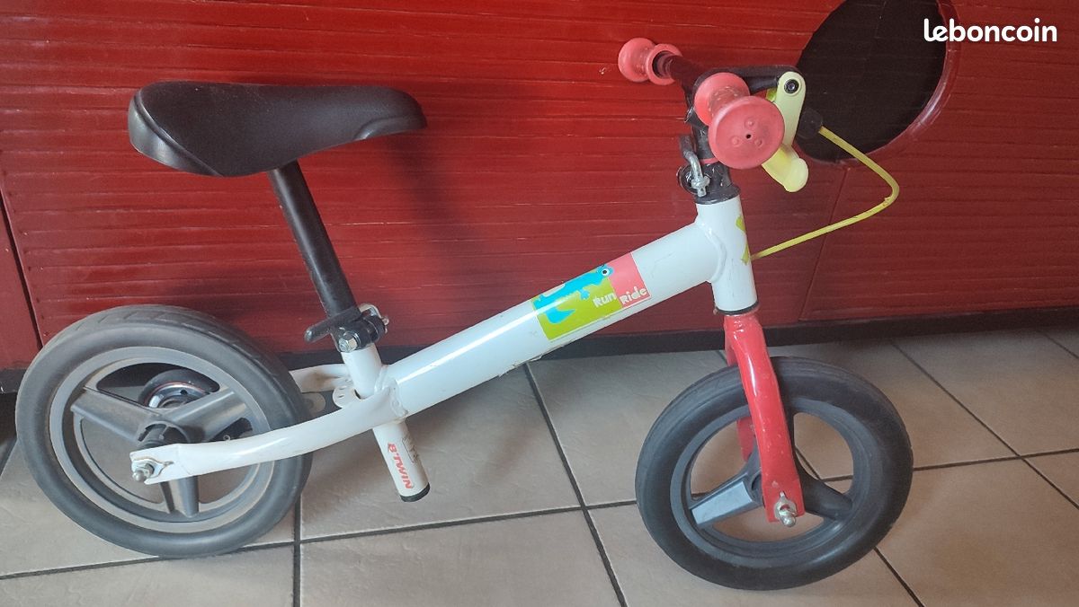 Vélo D'équilibre Bébé Sans Pédales - Jouet Intérieur/extérieur Pour 1 à 2 Ans - Cadeau Idéal Garçon/fille