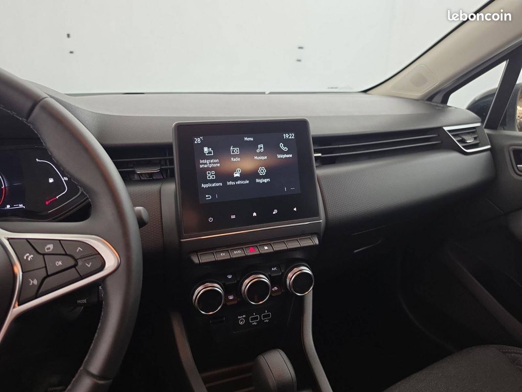 RENAULT Clio E-Tech full hybrid 145 Equilibre (image 12)