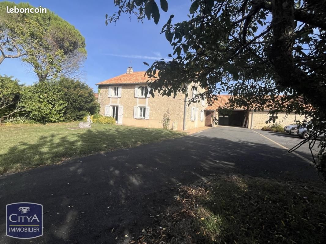 Maison 7 pièces 224 m² · à Montamisé · 224 m² · 370 000 €