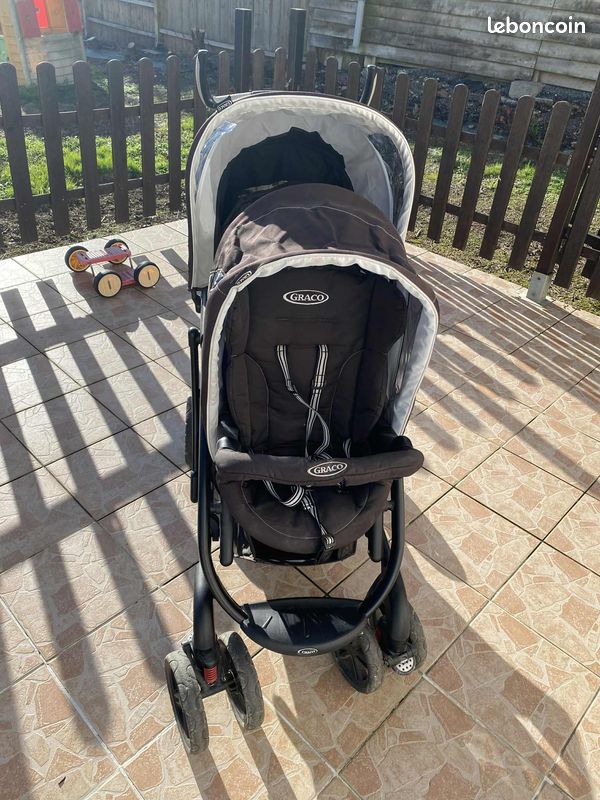 Pousette double marque Graco Cosy Équipement bébé