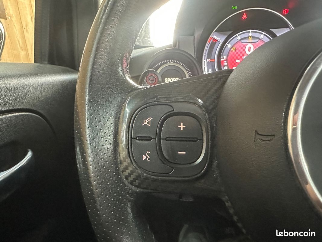 ABARTH 595 1.4 T-Jet 180 CH BVA Cabriolet Competizione Esseesse + ECHAPPEMENT AKRAPOVIC + PACK CARBONE + BEATS AUDIO + 1ERE MAIN + GARANTIE 12 MOIS (image 24)