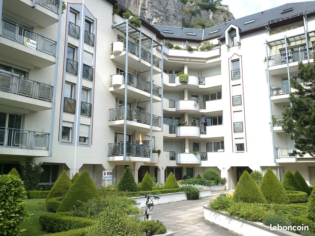 Appartement 4 pièces 88 m² · à Grenoble · 88 m² · 1 090 €/mois