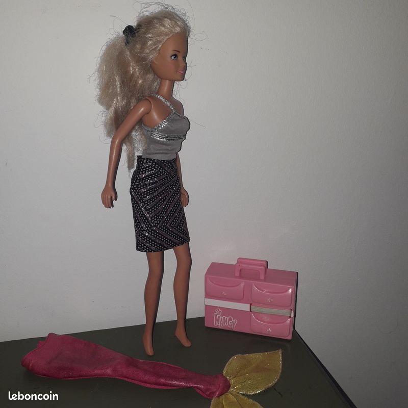 Poupée + sa mallette + 2eme tenue (image 7)