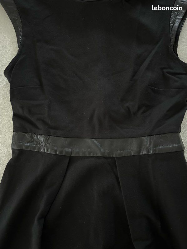 👗 KIOMI (36) petite robe noire avec empiècements simili cuir (image 3)