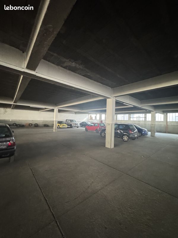 Parking 15 m² · à Marseille · 15 m² · 90 €/mois
