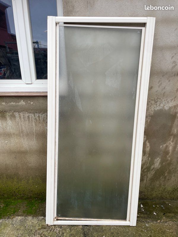Fenêtre coulissante PVC blanc – Double vitrage dépoli – Bon état (image 3)