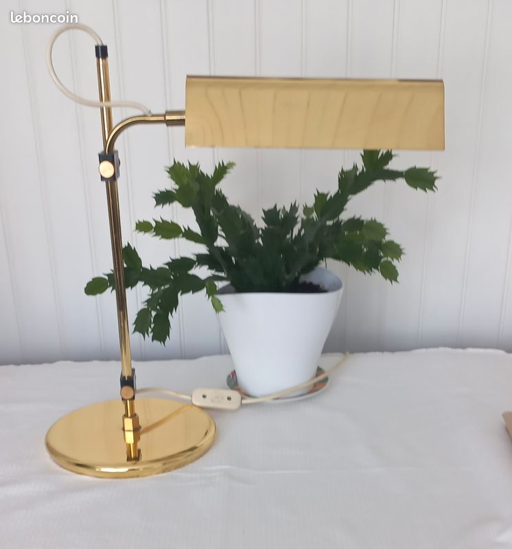 Lampe de bureau vintage dorée - style banquier - laiton - fonctionnelle

PRIX : (image 1)