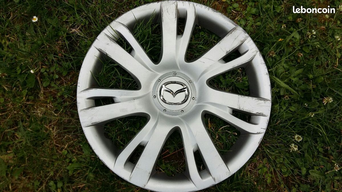 1seul enjoliveur15" mazda 2 d'occasion original PAS D 'ENVOI VENIR dans le COIN (image 1)
