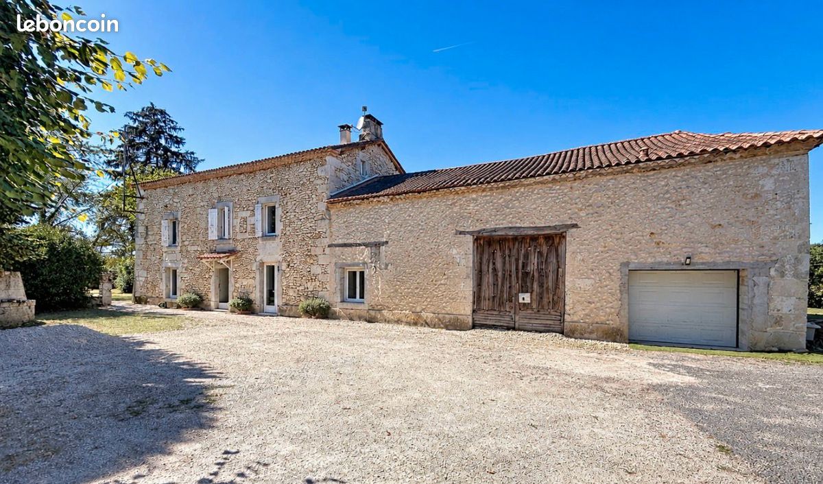Maison 7 pièces 240 m² · à Neuvic · 240 m² · 350 000 €