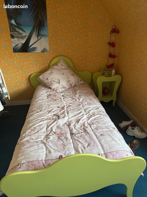 Lit une place + matelas + table de nuit (image 1)