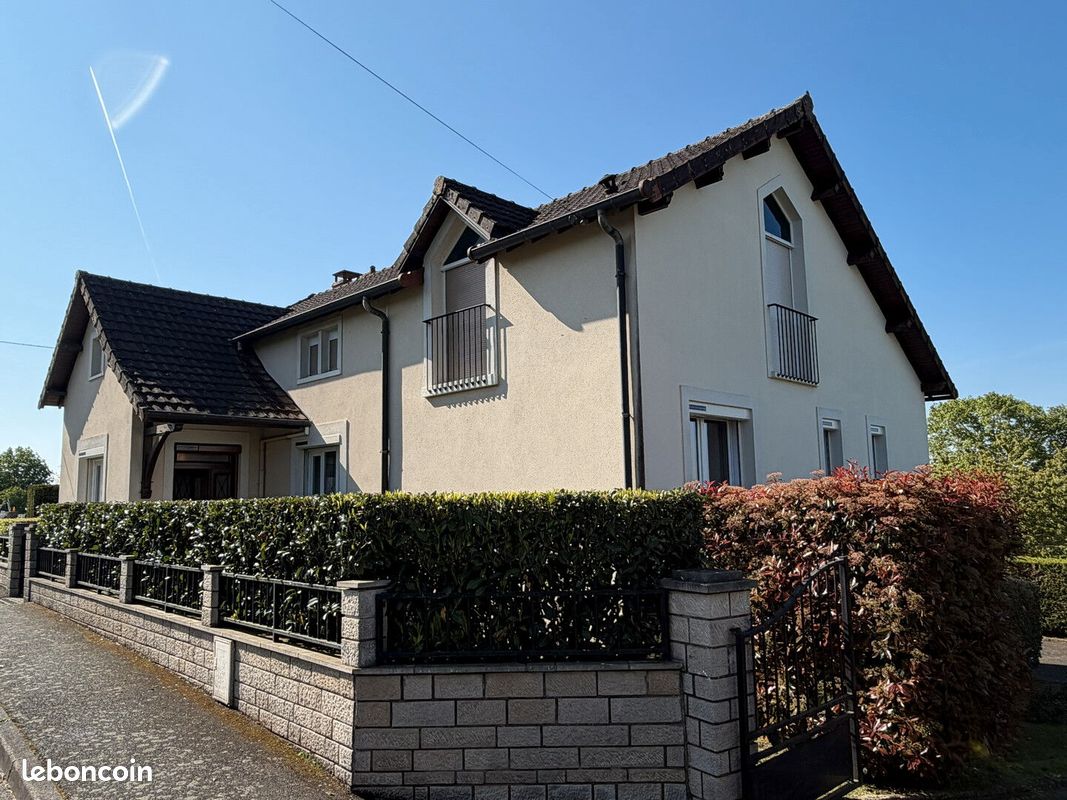 Maison 6 pièces 197 m² · à Sanvignes-les-Mines · 197 m² · 166 000 €