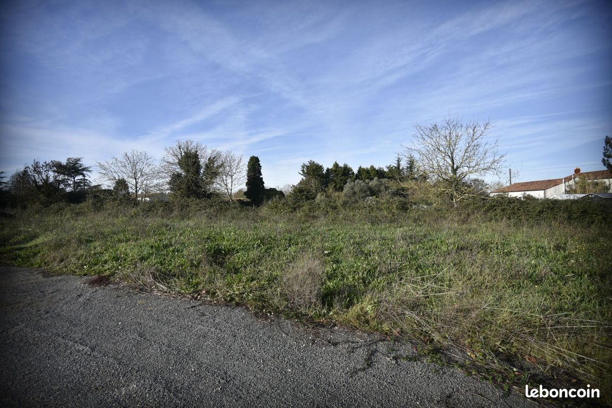 Terrain 554 m² · à La Jonchère · 43 000 €