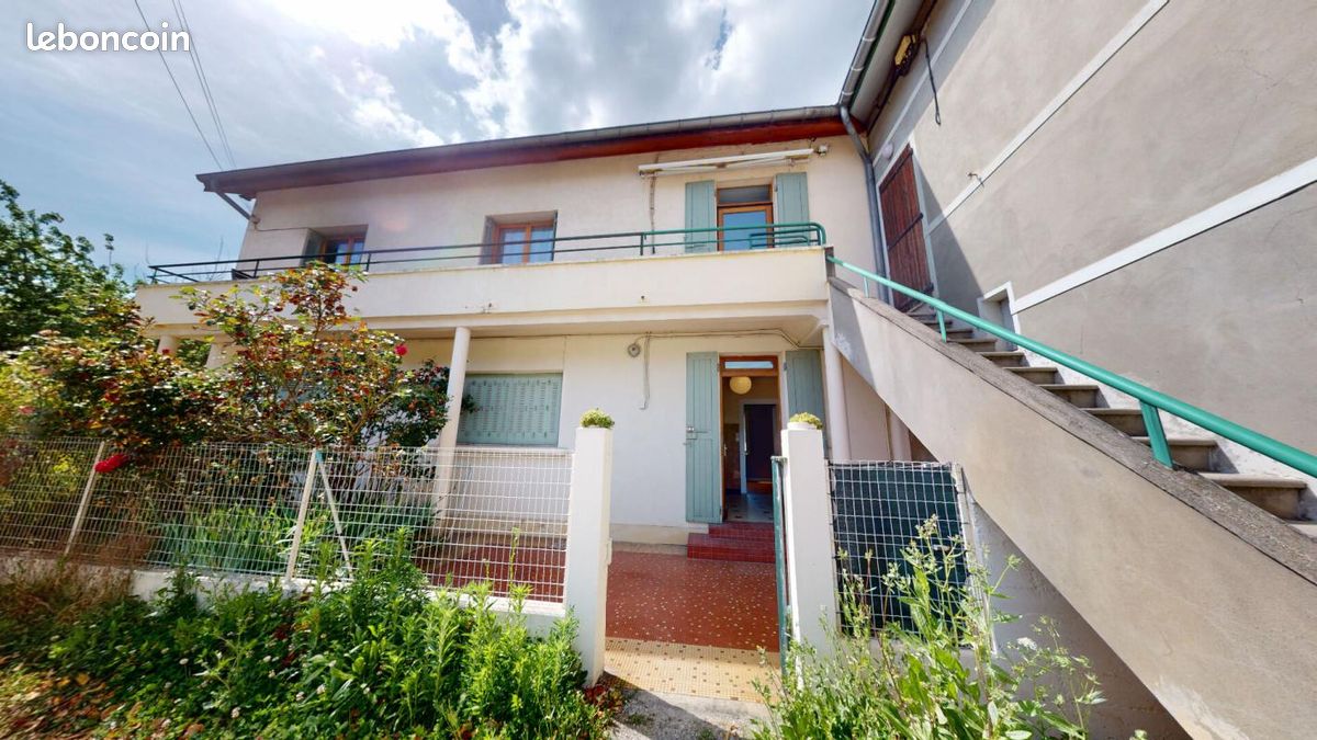 Maison 8 pièces 216 m² · à Saint-Martin-d'Hères · 216 m² · 275 000 €