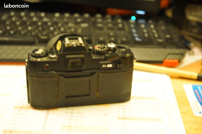 Appareil Photo Argentique Vintage KONICA AUTOREFLEX TC + Objectifs 50mm & Zoom – Fonctionnel