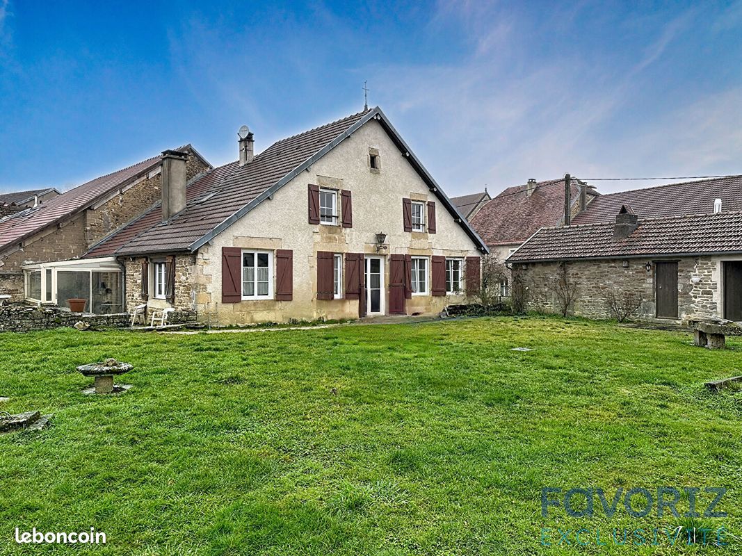 Maison 4 pièces 140 m² · à Villegusien-le-Lac · 140 m² · 152 000 €