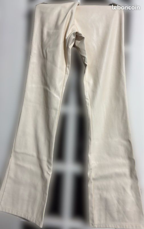 Pantalon crème simili cuir wide leg (image 1)