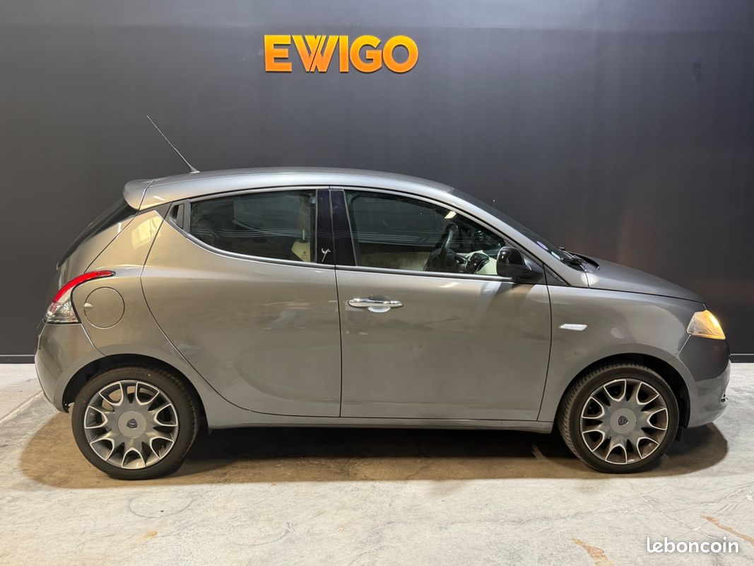 LANCIA YPSILON 1.2 70ch - suivi complet - 2 eme mains (image 21)